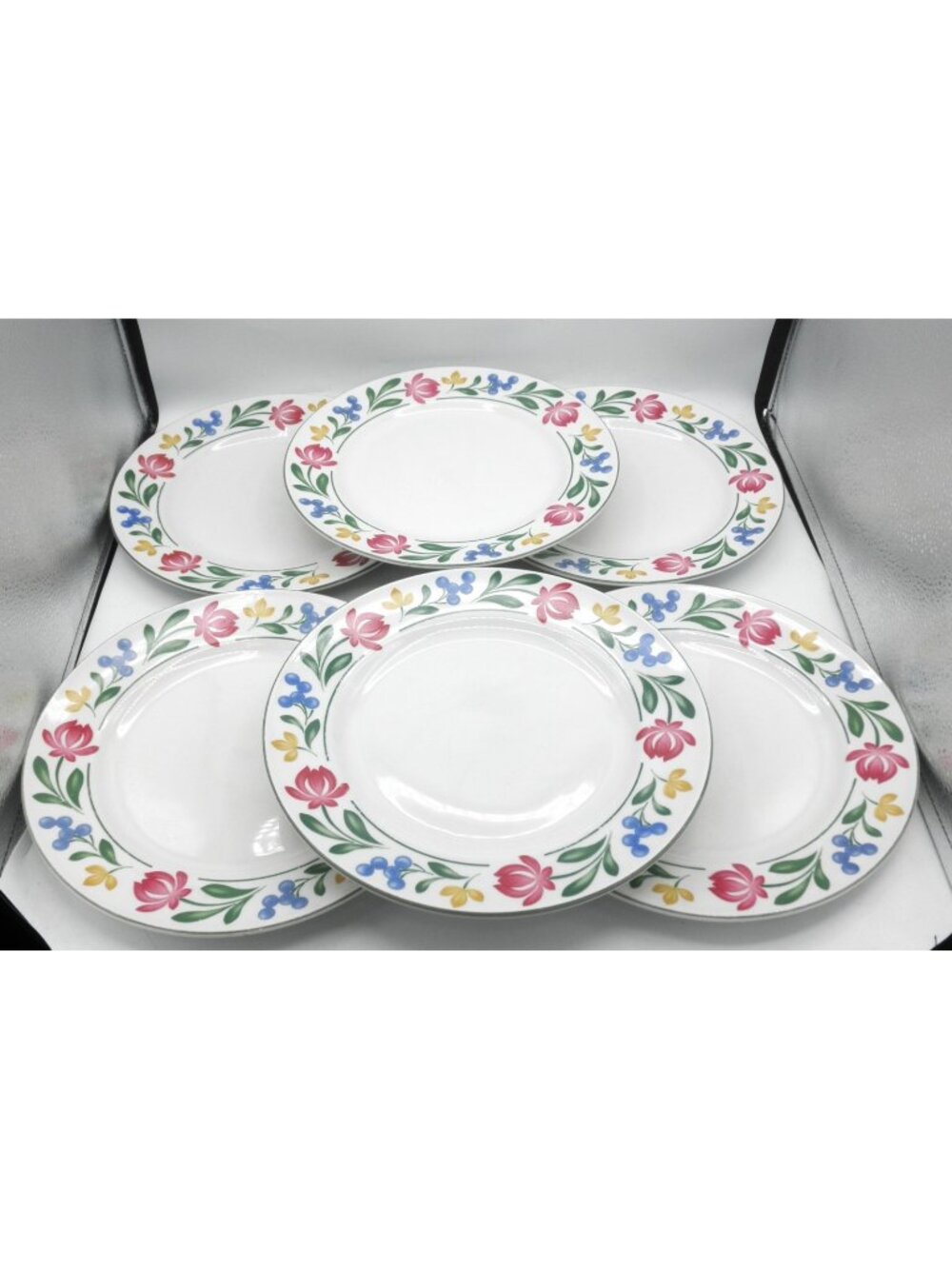 Dorchester by Farberware 10-5/8 Inch Dinner Plates set of 6 Pattern: FWCDOR